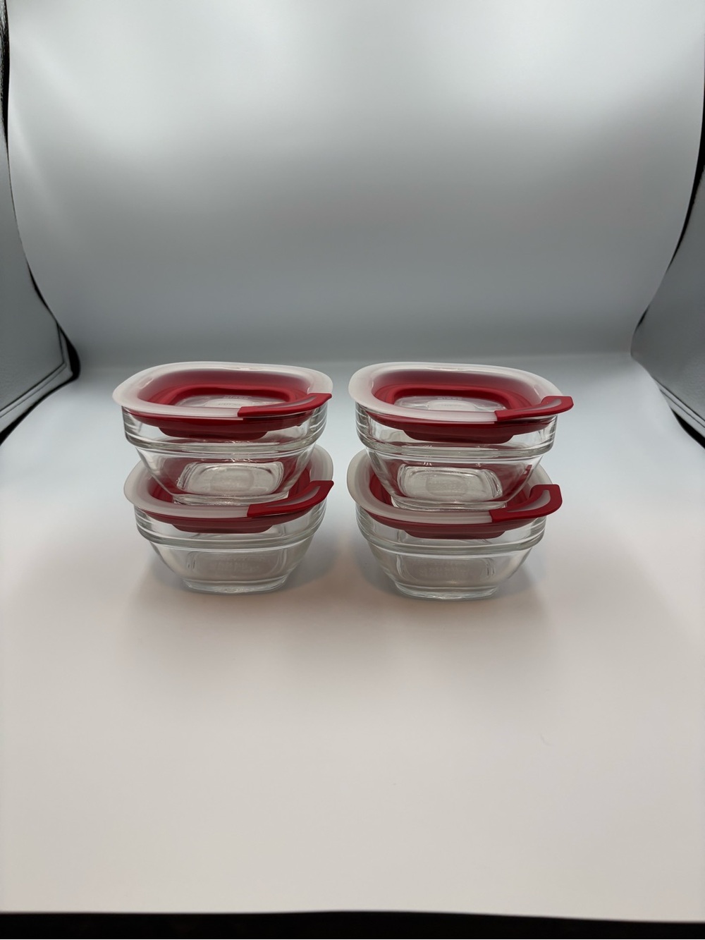 Rubbermaid 4-1 Cup Glass Storage Containers W/Easy Press/ Find Lids 7N68